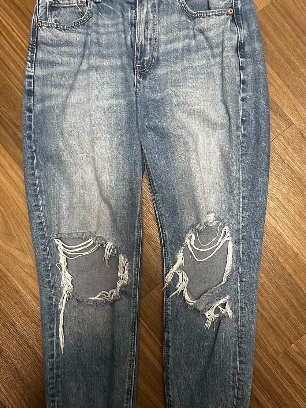 American Eagle Outfitters Light Blue Distressed Boyfriend Jeans